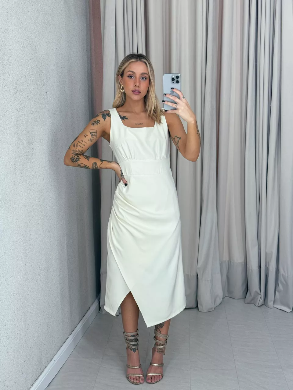 VESTIDO LIGIA DRAPEADO AREIA - 0061510110 - CAROLLA FERRARO