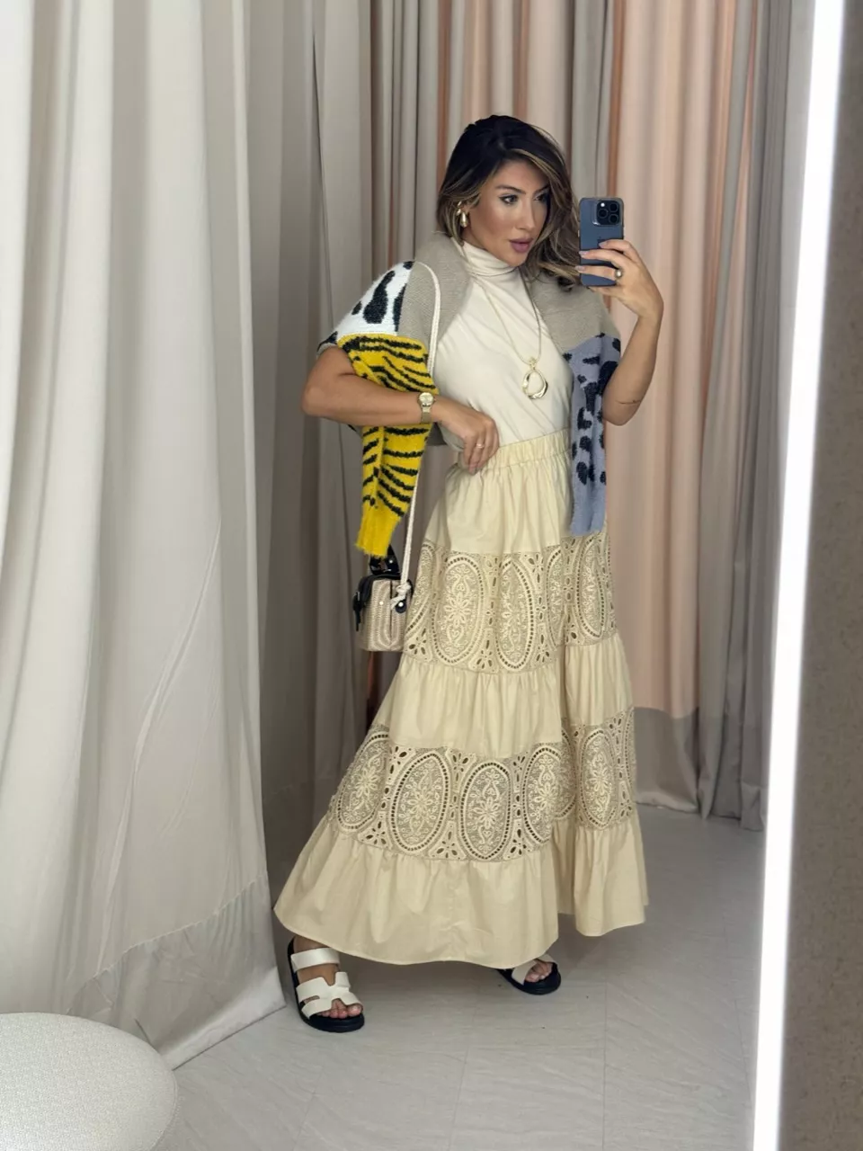 SAIA RENDADA LONGA NUDE