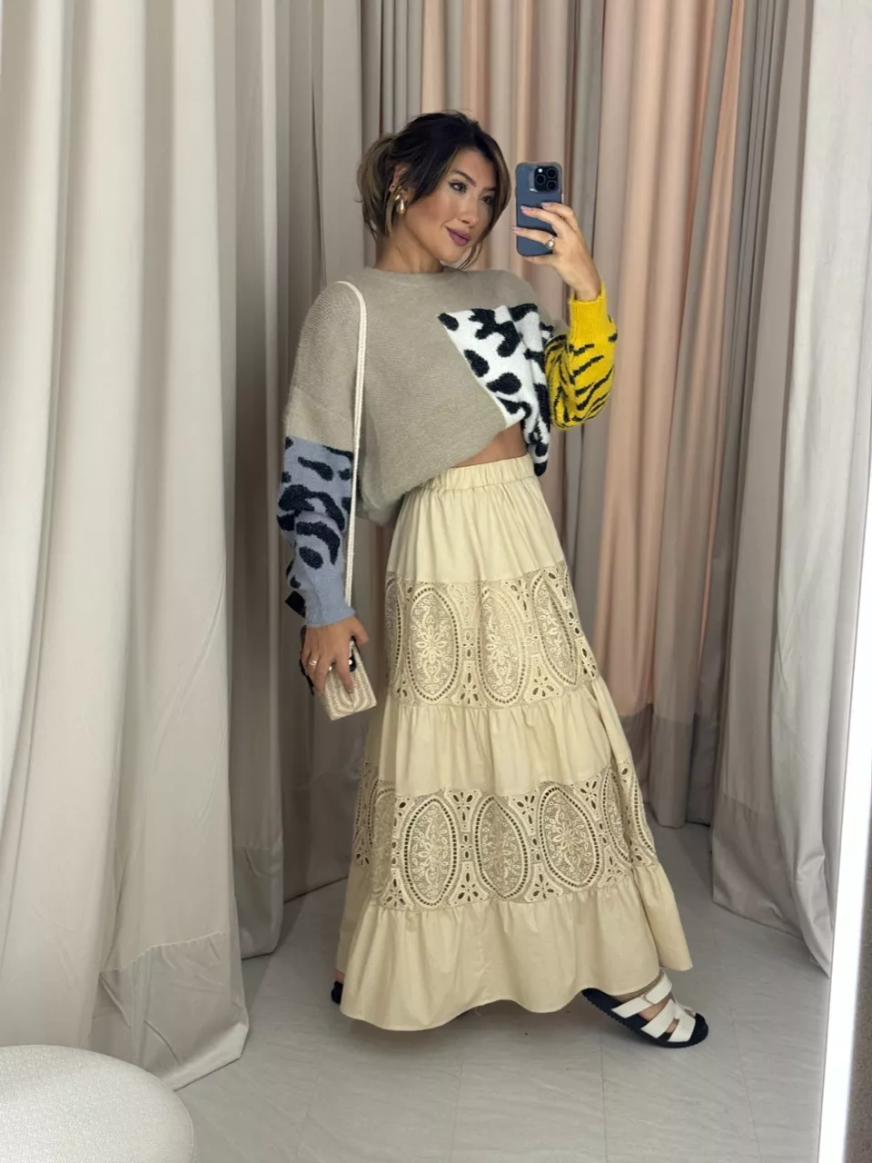 SAIA RENDADA LONGA NUDE