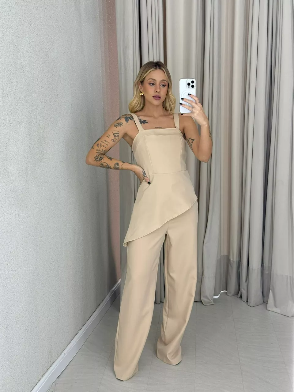 CONJUNTO VITÓRIA BLUSA ASSIMÉTRICA Nude - 00624400... - CAROLLA FERRARO