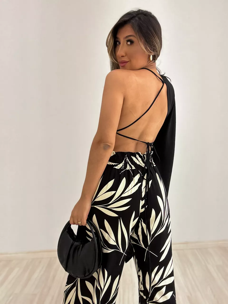 CROPPED SARA ASSIMÉTRICO PRETO
