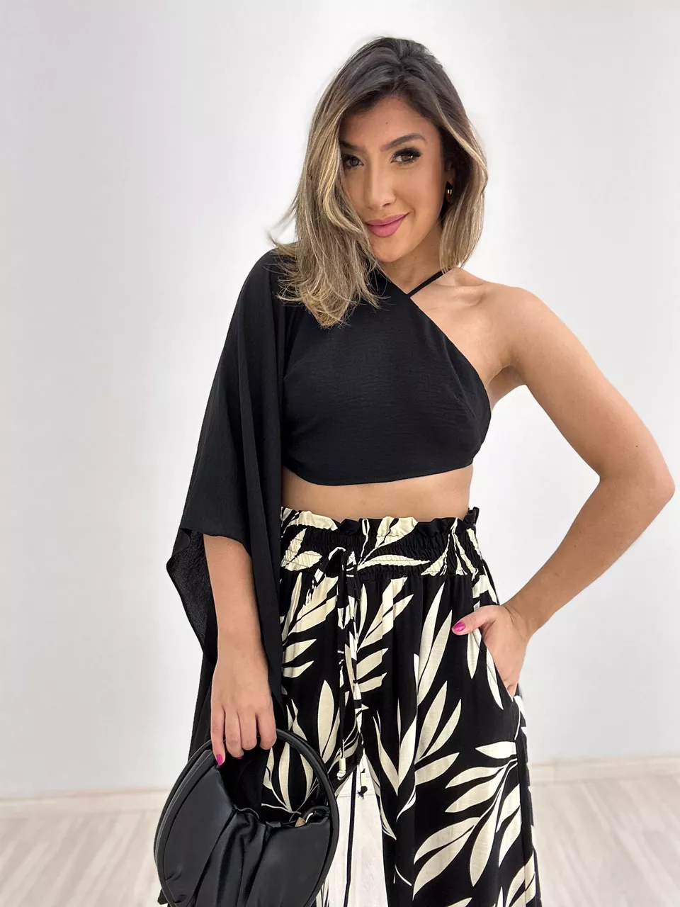CROPPED SARA ASSIMÉTRICO PRETO