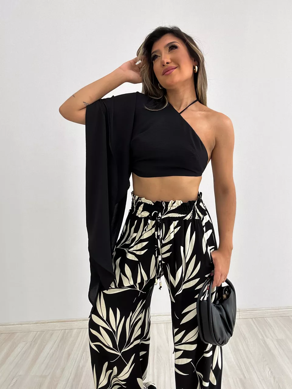 CROPPED SARA ASSIMÉTRICO PRETO