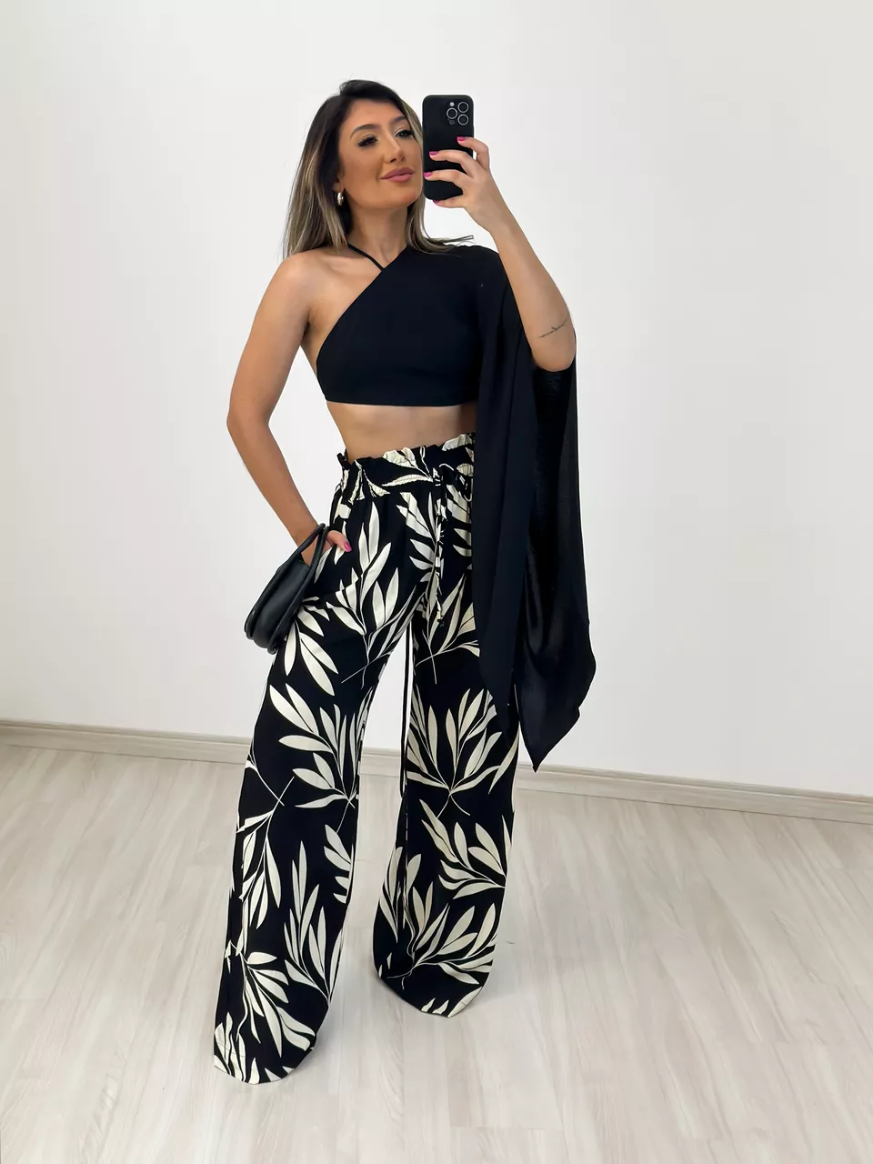 CROPPED SARA ASSIMÉTRICO PRETO