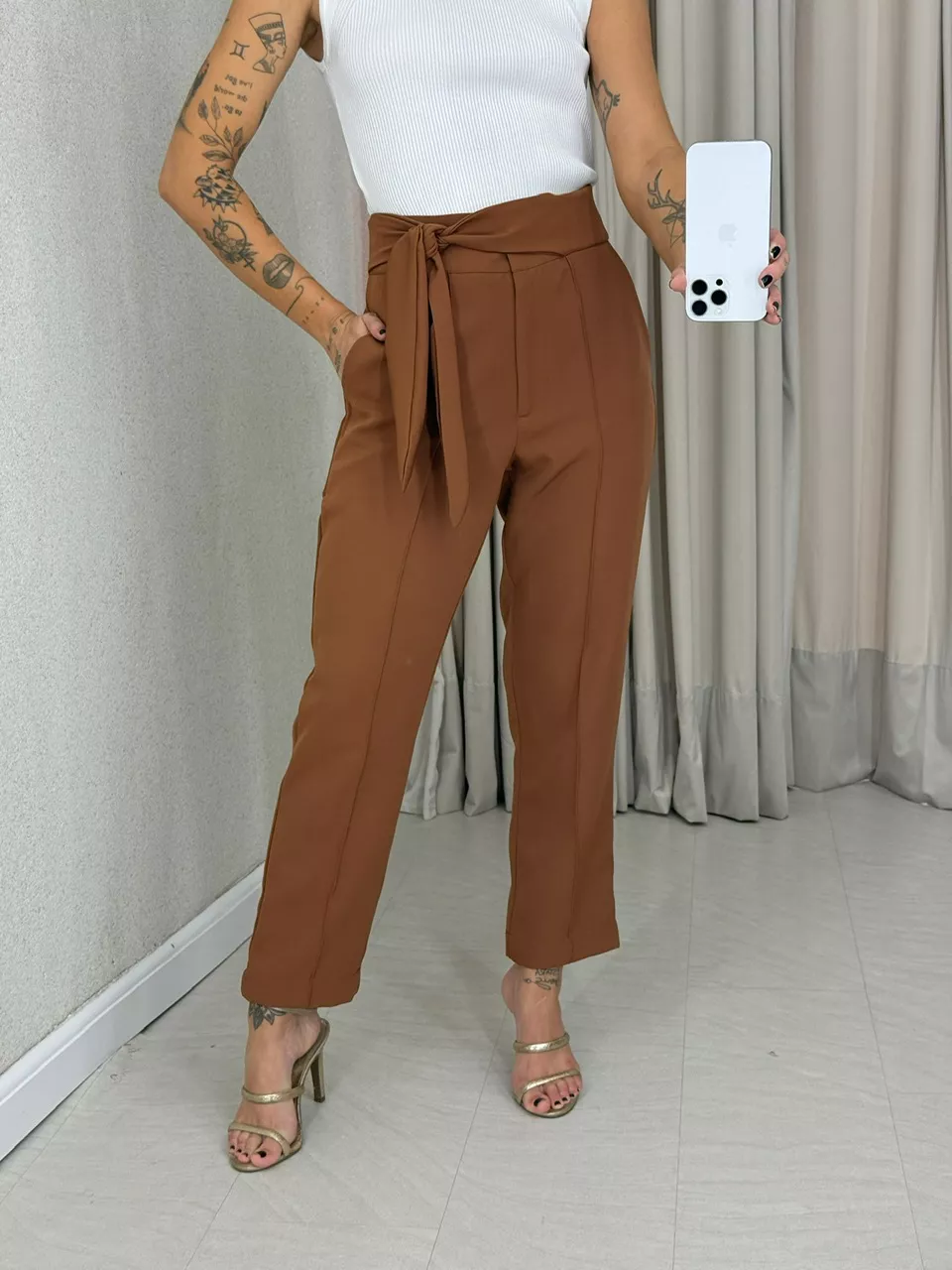 CALÇA PAOLA AMARRAÇÃO CAPUCCINO - 0062490125 - CAROLLA FERRARO