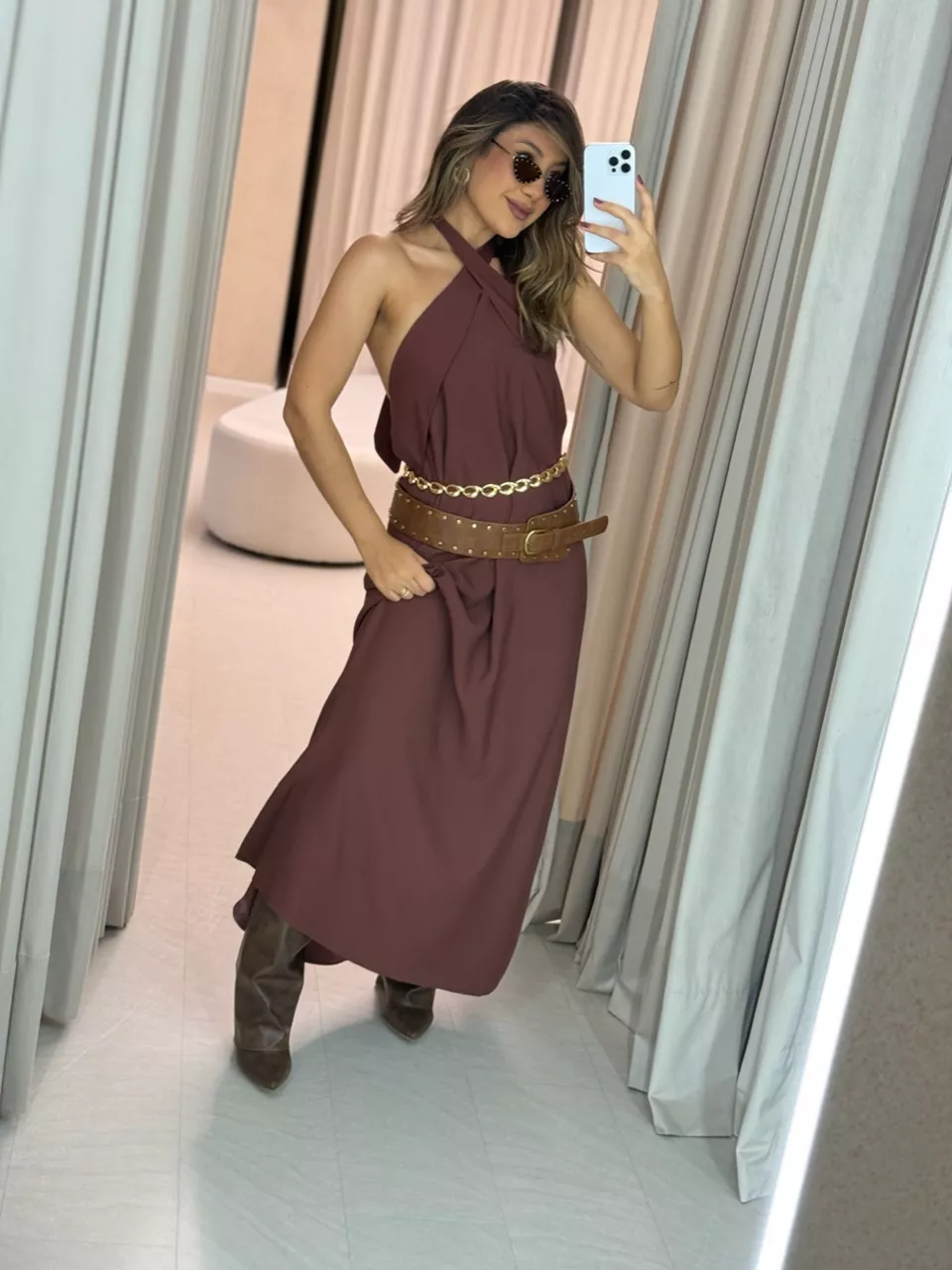 VESTIDO DAMARIS COSTAS ABERTAS MARROM - 0064660054 - CAROLLA FERRARO
