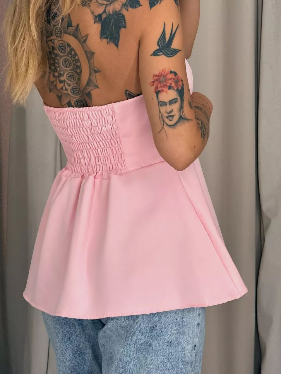 BLUSA FERNANDA FLOR TOMARA QUE CAIA BABY PINK
