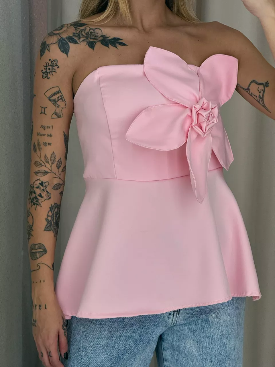 BLUSA FERNANDA FLOR TOMARA QUE CAIA BABY PINK