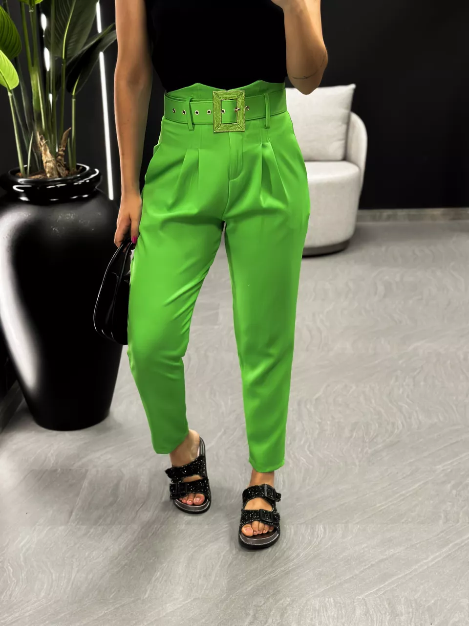 CALÇA MARIA COM CINTO VERDE - 0044550014 - CAROLLA FERRARO
