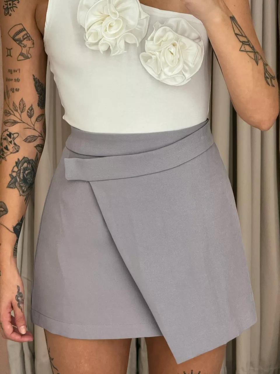 SAIA ASSIMÉTRICA CURTA CINZA - 0057570091 - CAROLLA FERRARO
