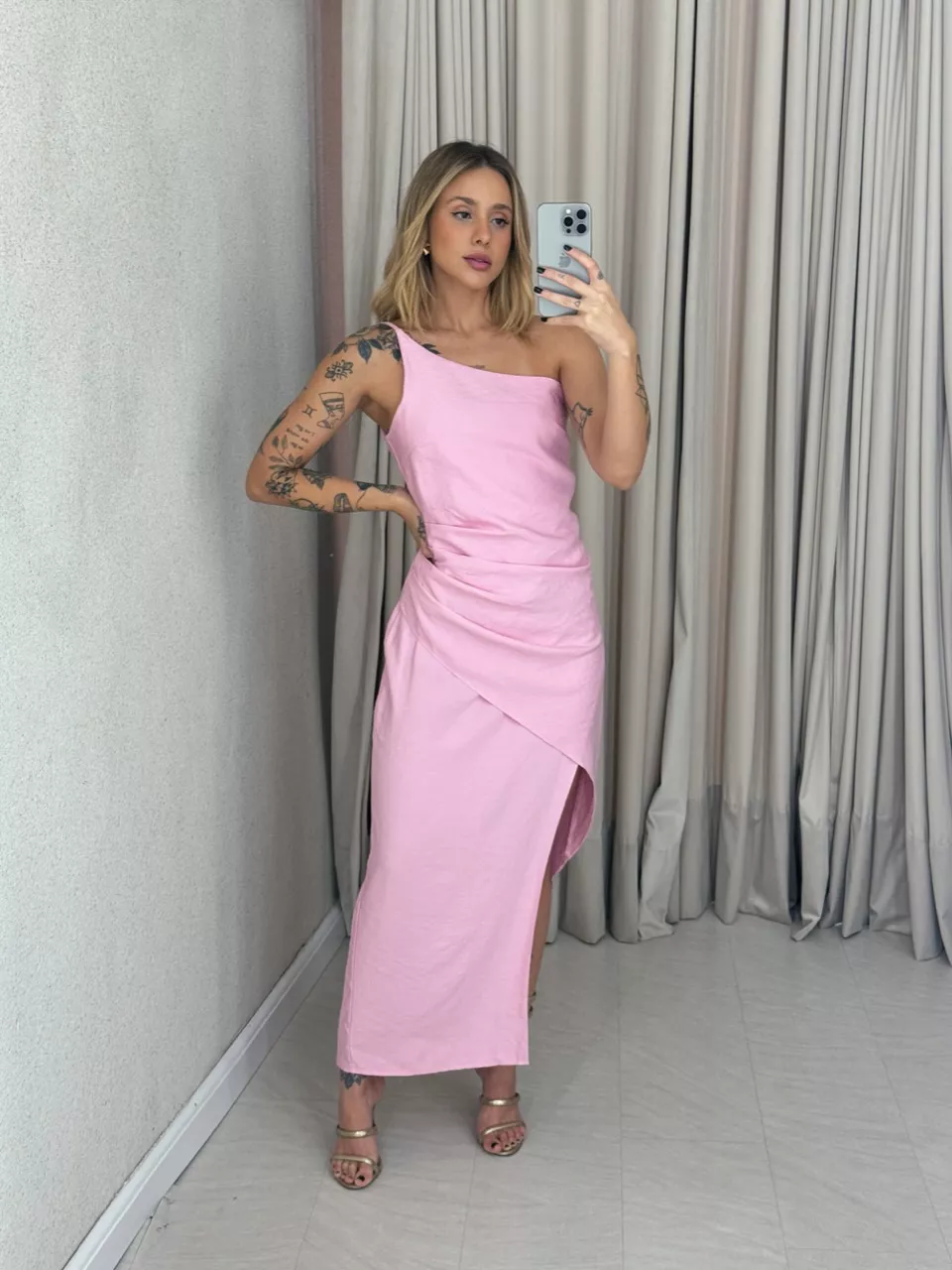 VESTIDO ELOÍSA DRAPEADO ROSA - 0060450031 - CAROLLA FERRARO