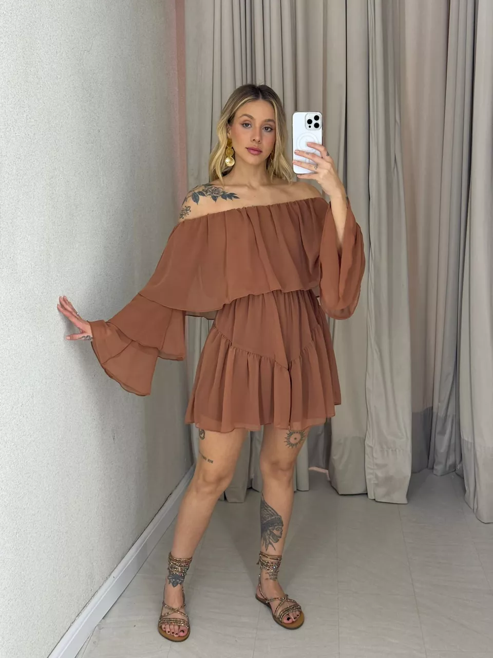 VESTIDO RITA BABADOS MARROM - 0057040054 - CAROLLA FERRARO