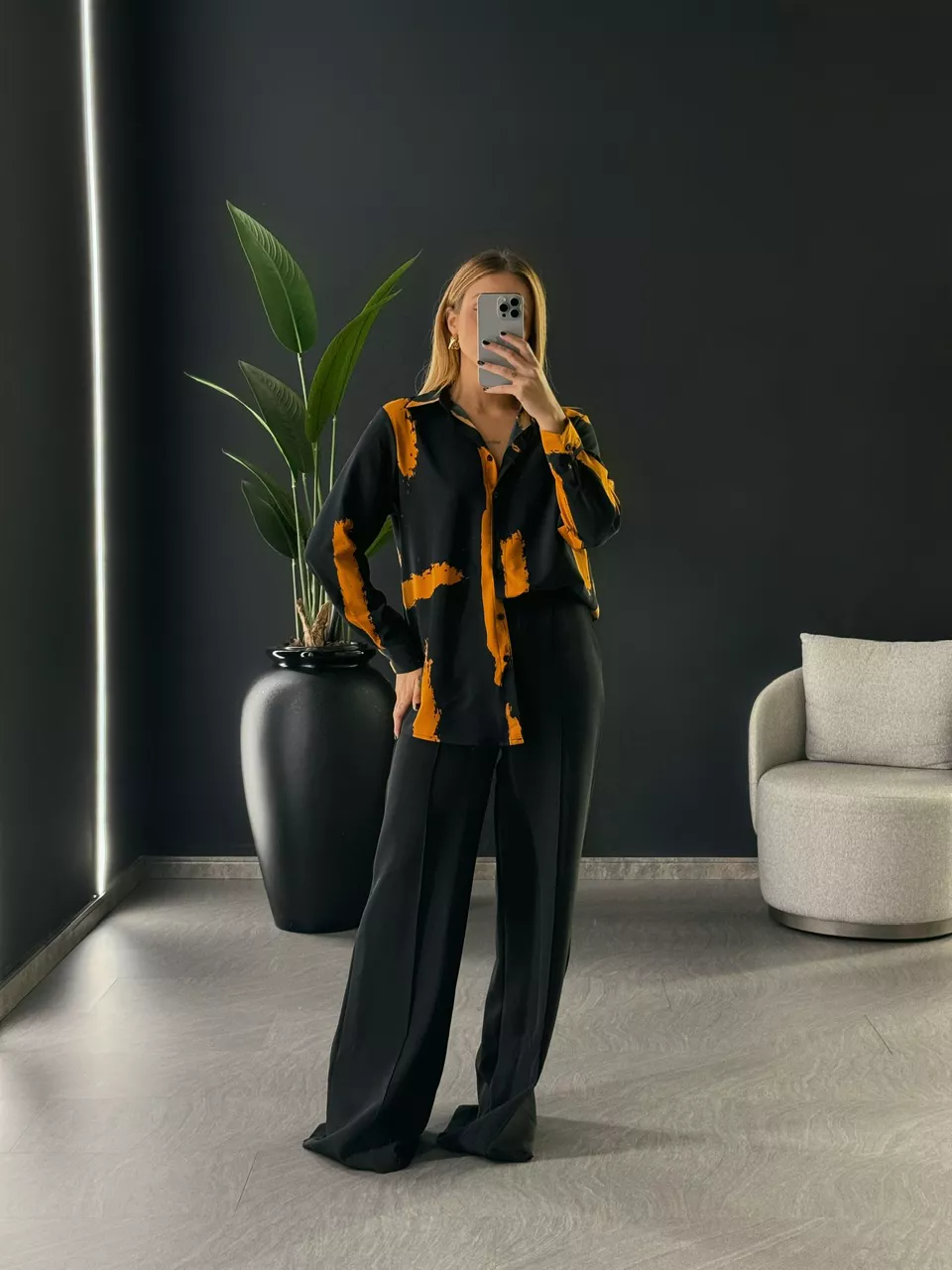 CAMISA LAIS ESTAMPADA PRETO/CARAMELO