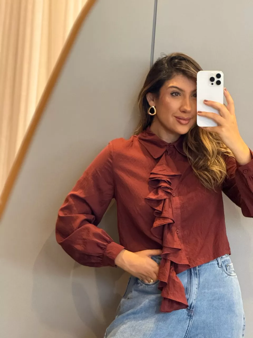 CAMISA SIMONE BABADO MARROM - 0066100054 - CAROLLA FERRARO