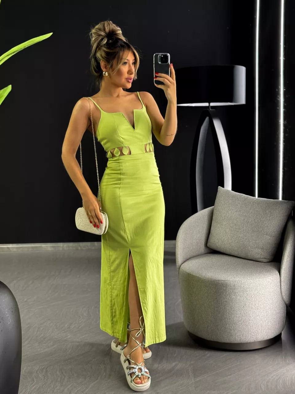 VESTIDO DECOTE V VERDE - 0046650014 - CAROLLA FERRARO