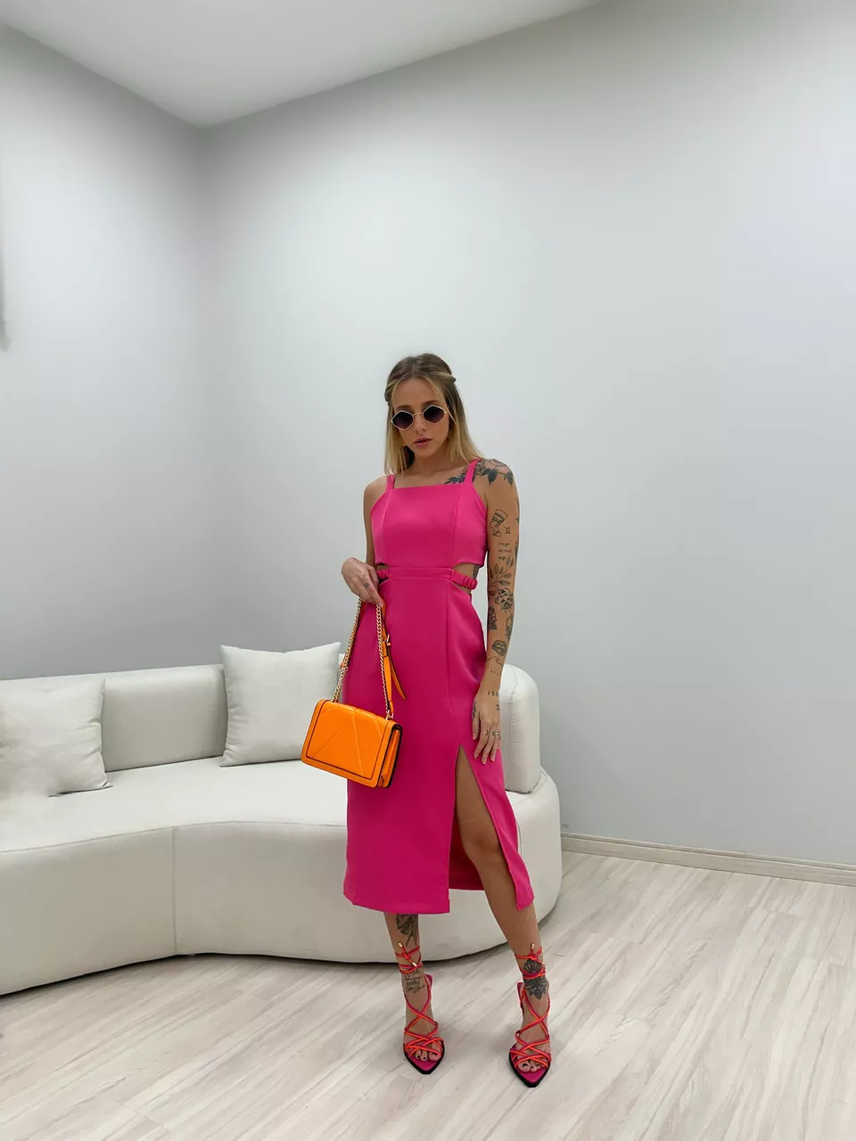 VESTIDO VIVIAN MIDI ROSA - 0048010031 - CAROLLA FERRARO
