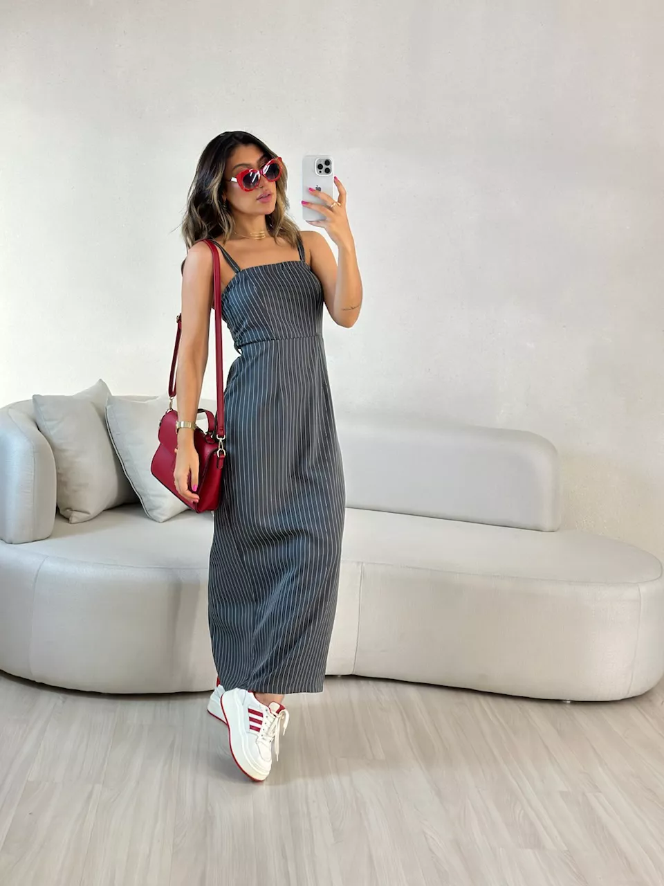 VESTIDO ANA CLÁUDIA RISCA DE GIZ CINZA - 005462009... - CAROLLA FERRARO