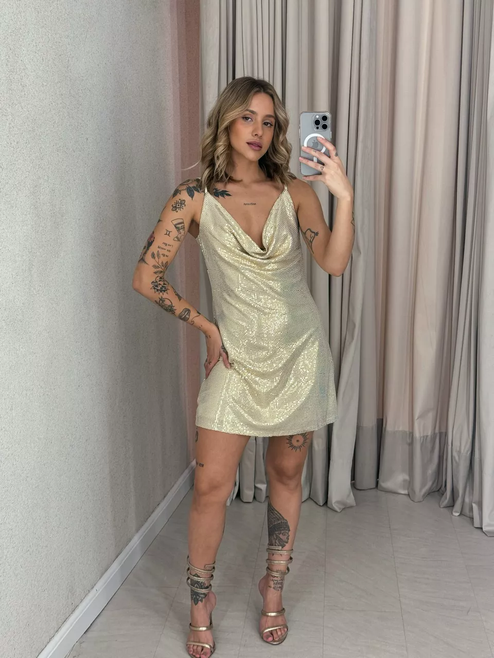 VESTIDO FERNANDA BRILHO DOURADO - 0057850084 - CAROLLA FERRARO