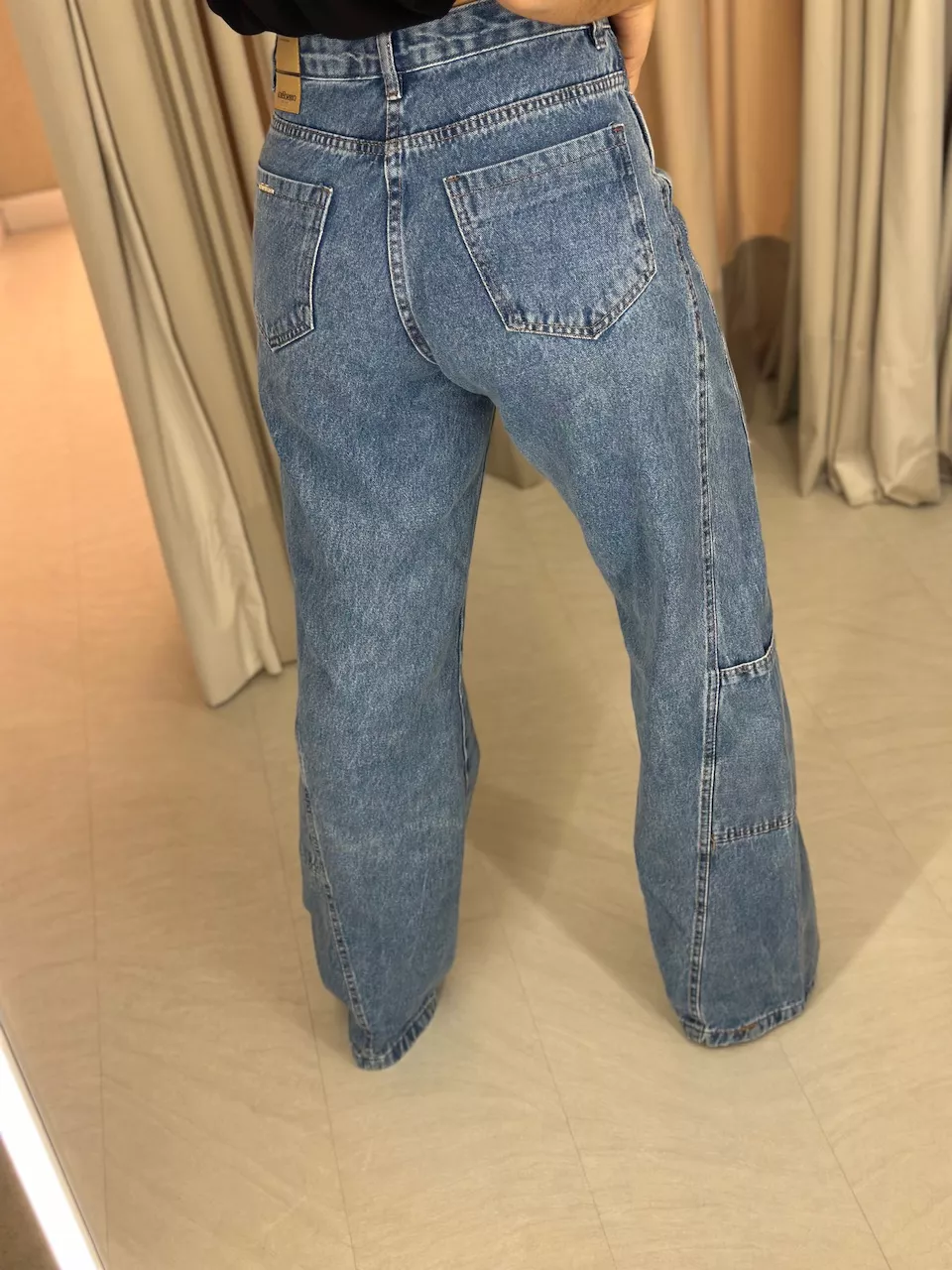 CALÇA ISA WIDE LEG BOLSO JEANS MÉDIO