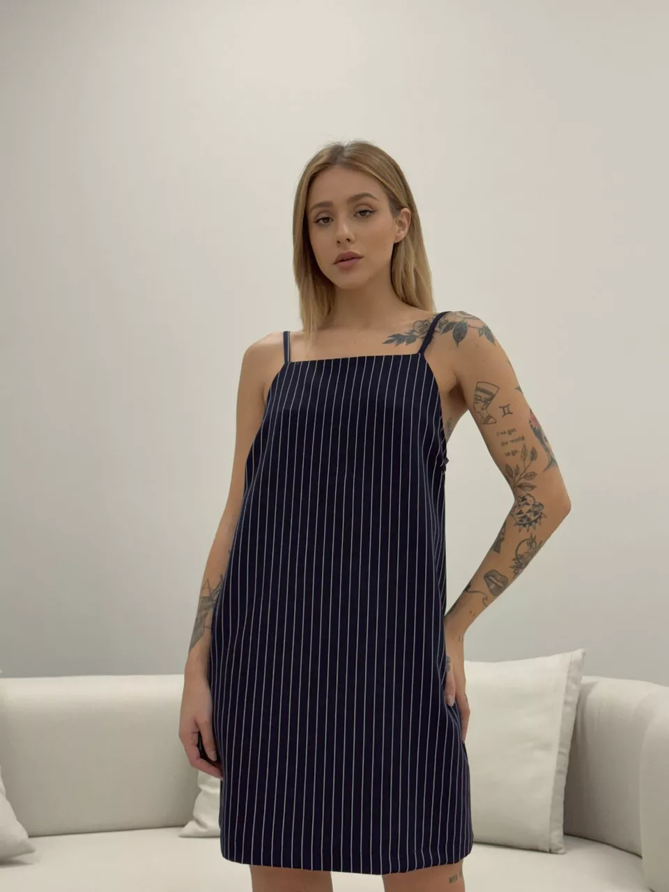 VESTIDO RISCA DE GIZ CURTO MARINHO