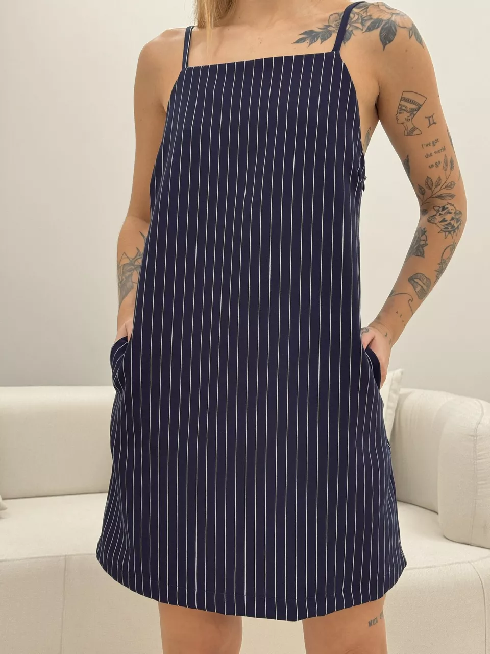 VESTIDO RISCA DE GIZ CURTO MARINHO