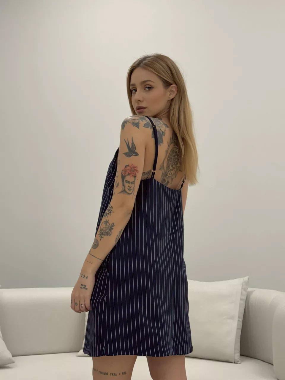 VESTIDO RISCA DE GIZ CURTO MARINHO
