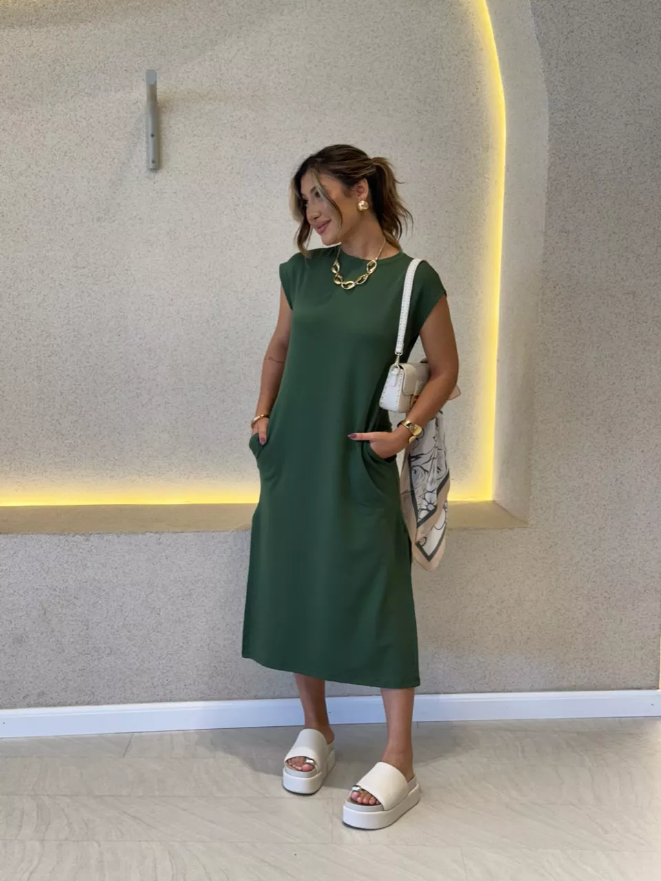 VESTIDO AUGUSTA MUSCLE OLIVA - 0059330422 - CAROLLA FERRARO