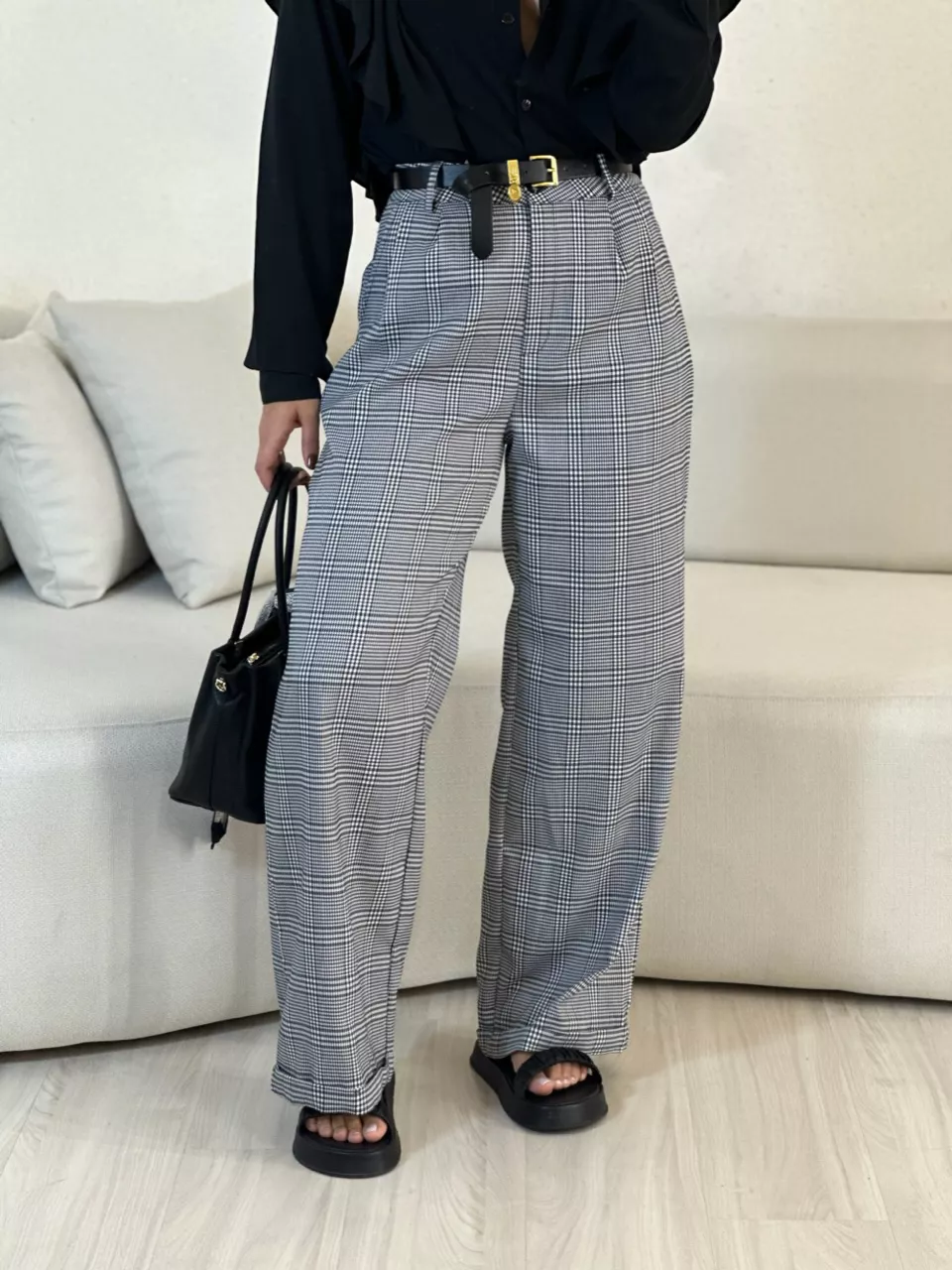CALÇA XADREZ COM CINTO PRETA - 0053530033 - CAROLLA FERRARO
