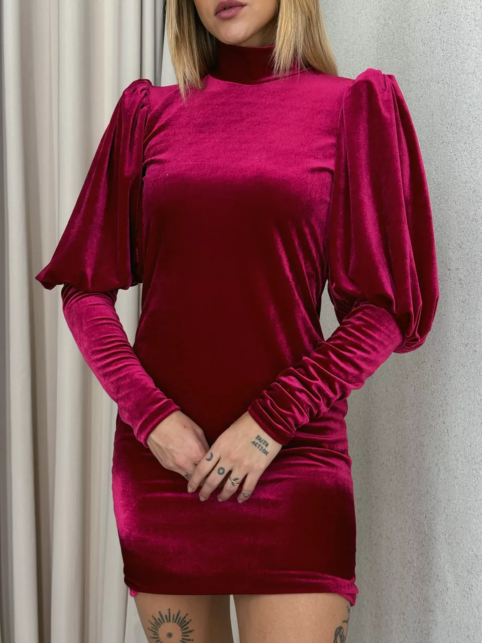 VESTIDO VELUDO MANGA BUFANTE CHERRY RED