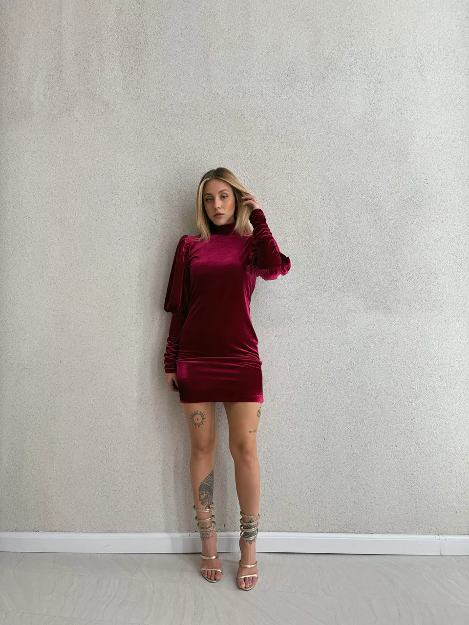VESTIDO VELUDO MANGA BUFANTE CHERRY RED - 00535003... - CAROLLA FERRARO