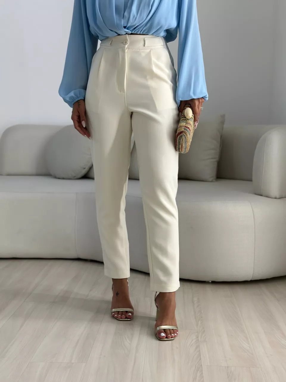 CALÇA ELEONORA SKINNY OFF - 0068270048 - CAROLLA FERRARO