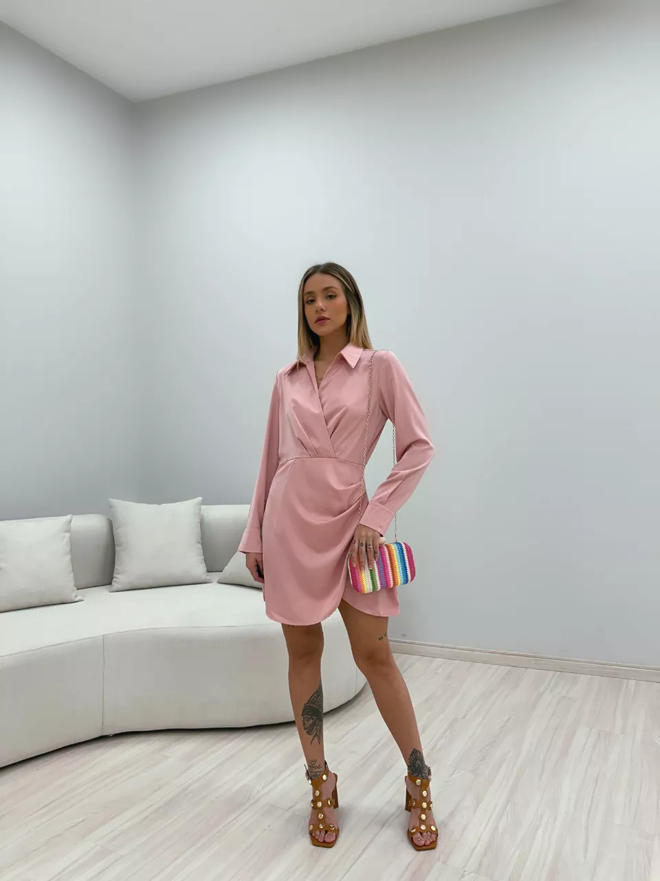 VESTIDO ACETINADO MANGA LONGA ROSÊ - 0049260025 - CAROLLA FERRARO