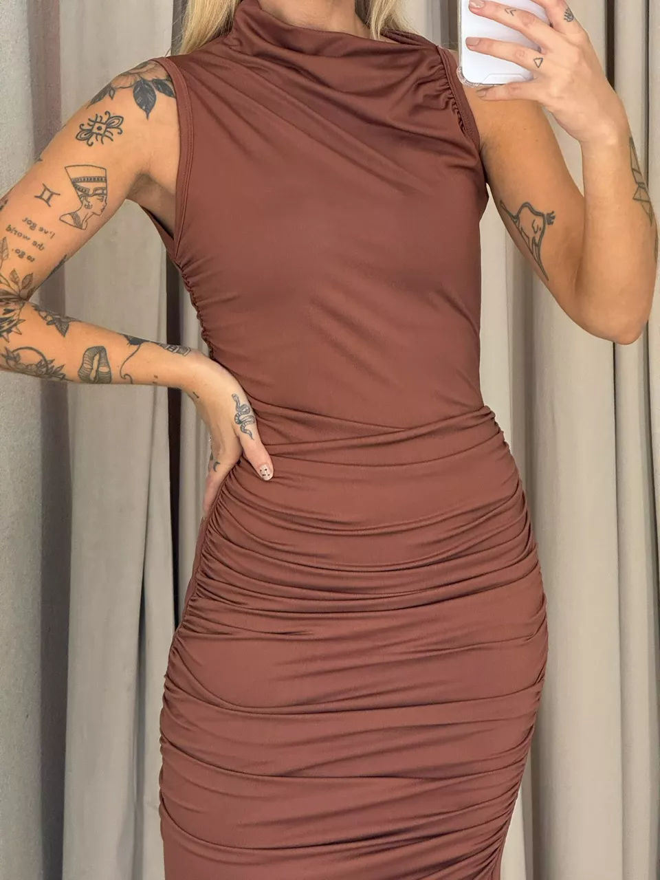 VESTIDO GIANA FRANZIDO MARROM