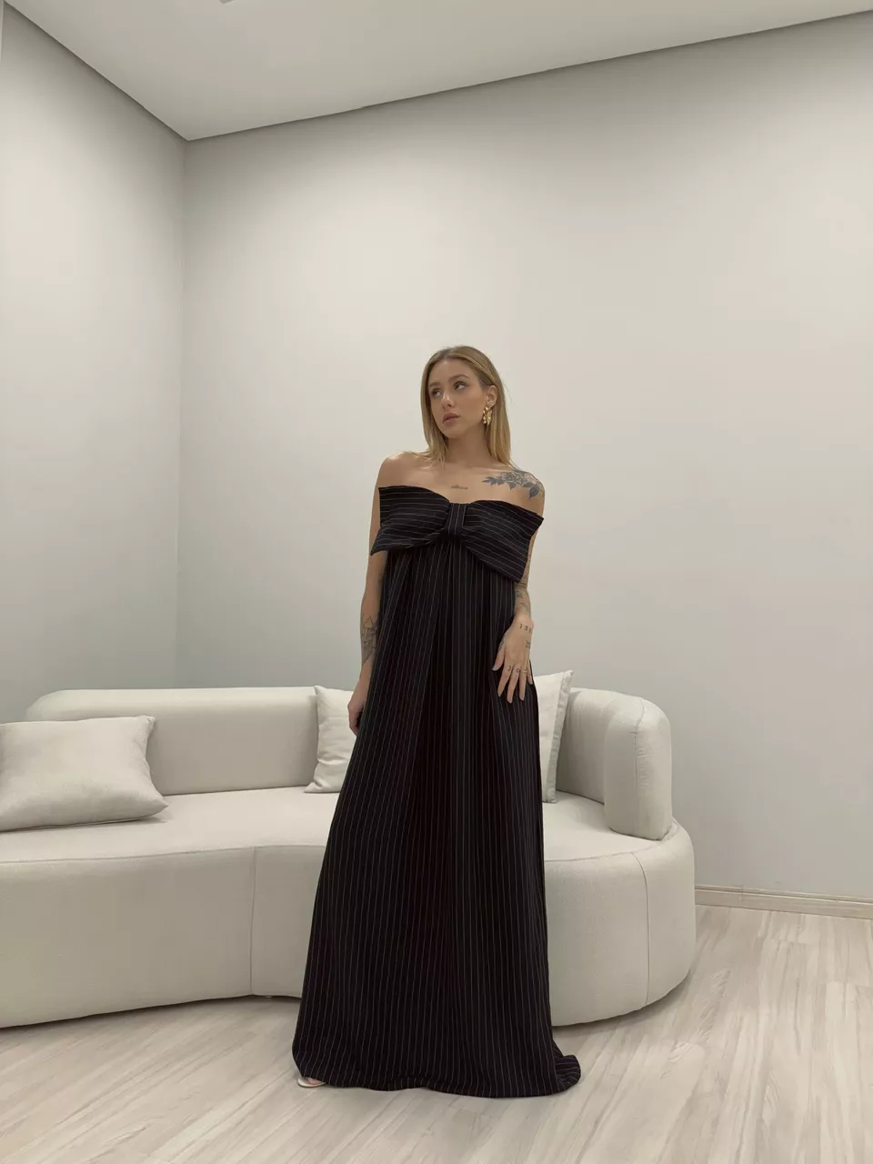 VESTIDO LAÇO RISCA DE GIZ PRETO