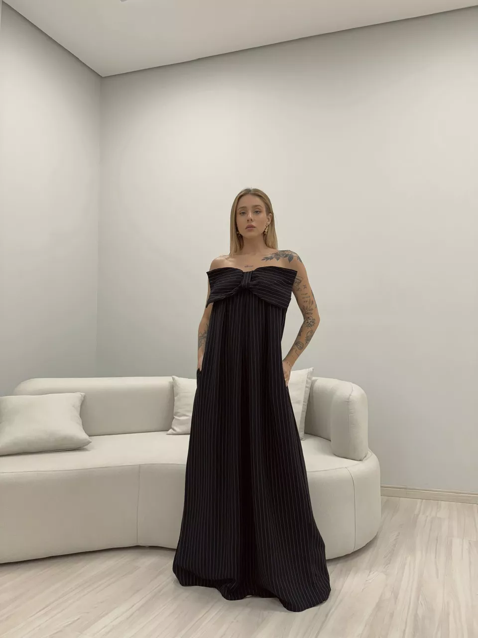 VESTIDO LAÇO RISCA DE GIZ PRETO