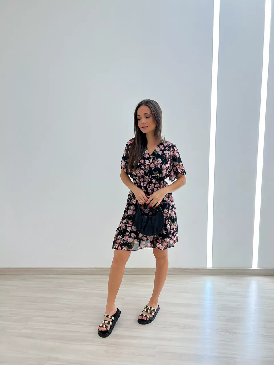 VESTIDO FLORES CURTO LASTEX PRETO