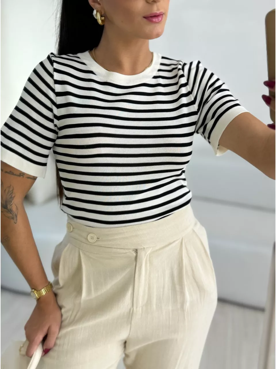 T-SHIRT TRICOT LISTRADA OFF/PRETO - 0055910356 - CAROLLA FERRARO