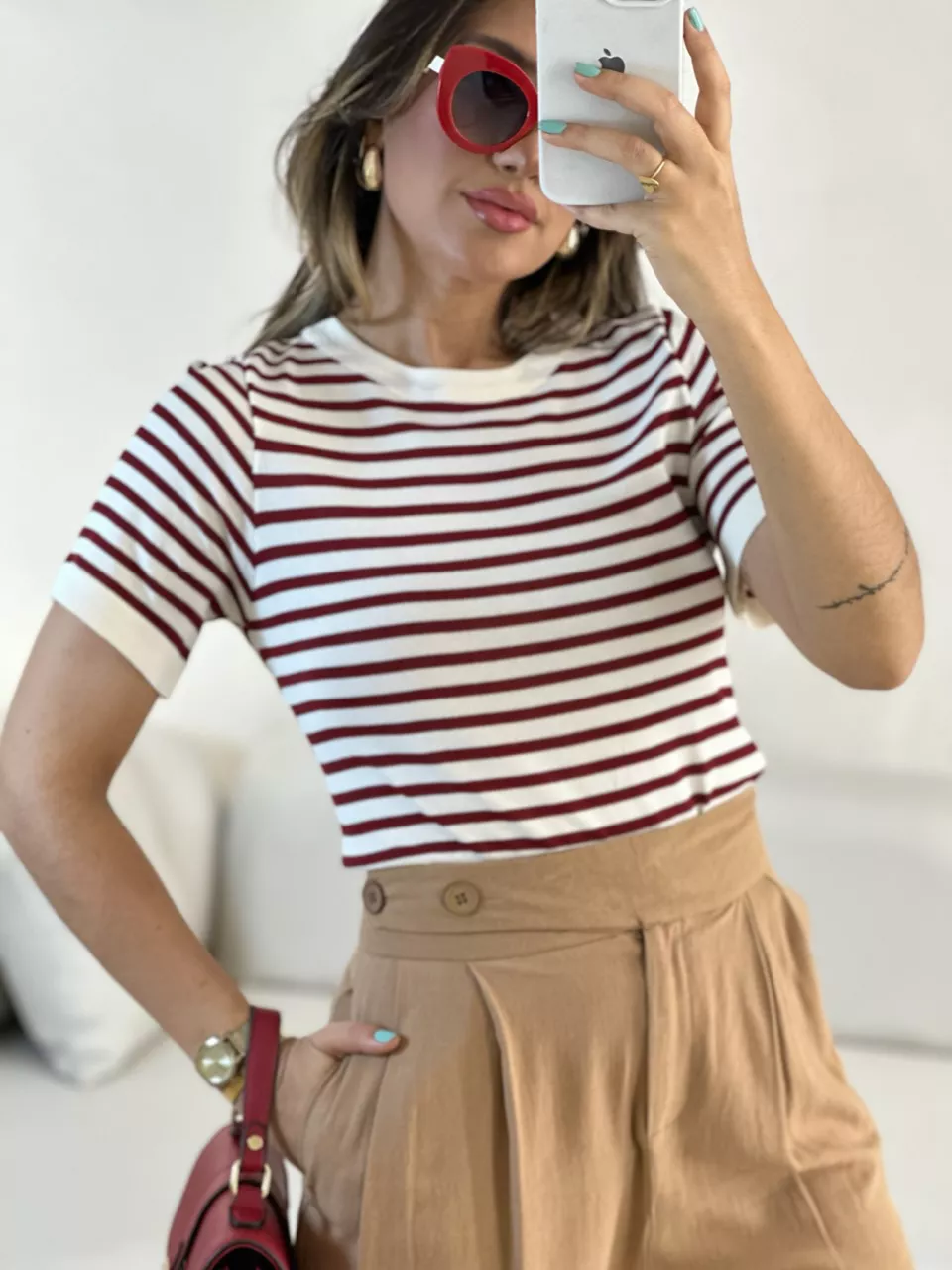 T-SHIRT TRICOT LISTRADA OFF/VINHO - 0055910378 - CAROLLA FERRARO