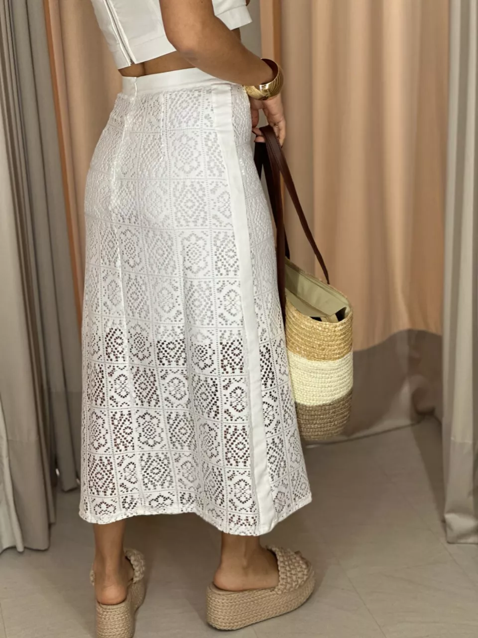 CONJUNTO PIETRA SAIA RENDA CROPPED OFF