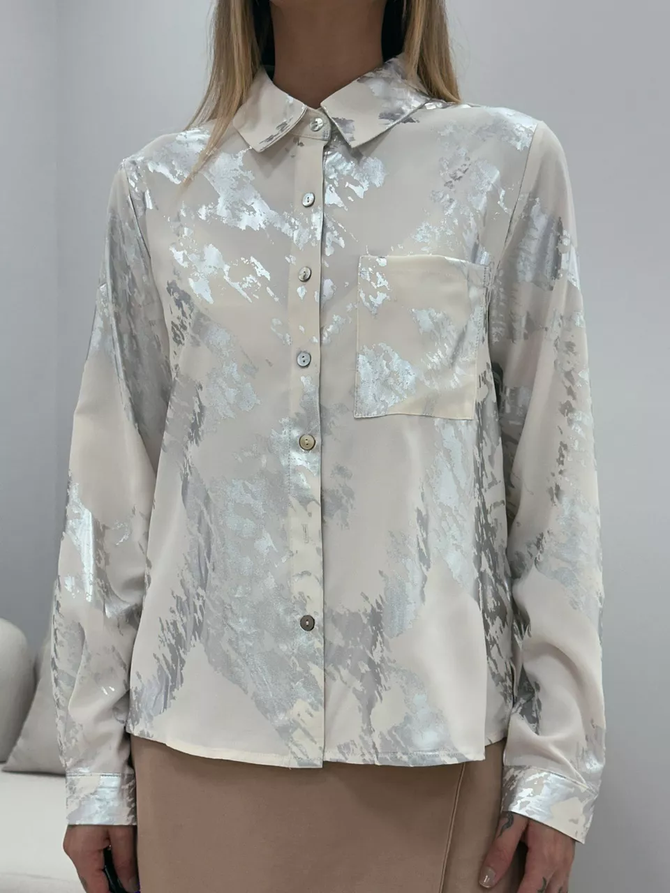 CAMISA METALIZADA MARFIM/PRATA