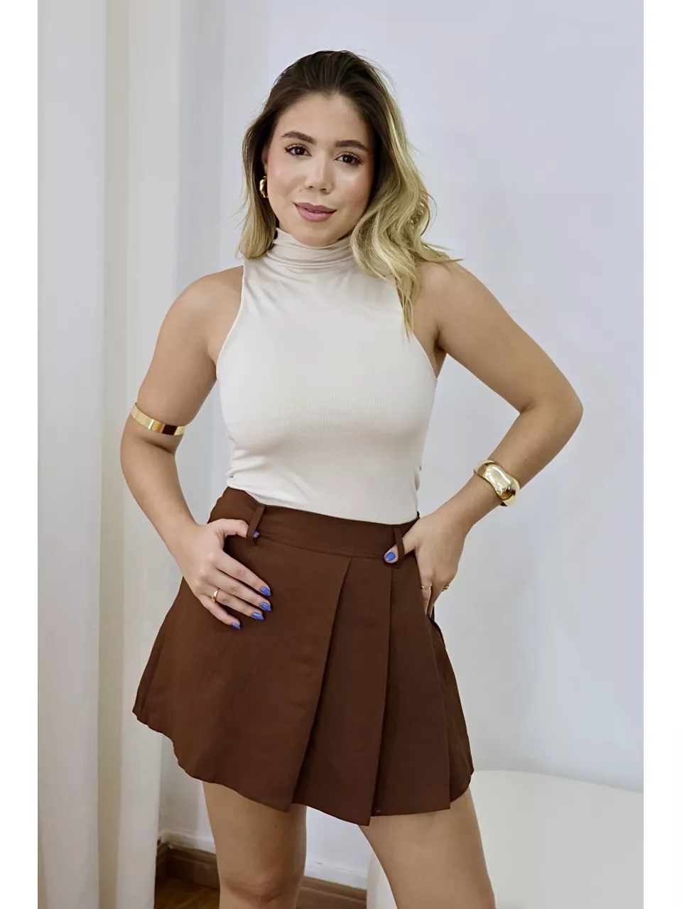 Blusa Feminina Gola Alta Cavada Areia - 4030902030... - Loja Benditta