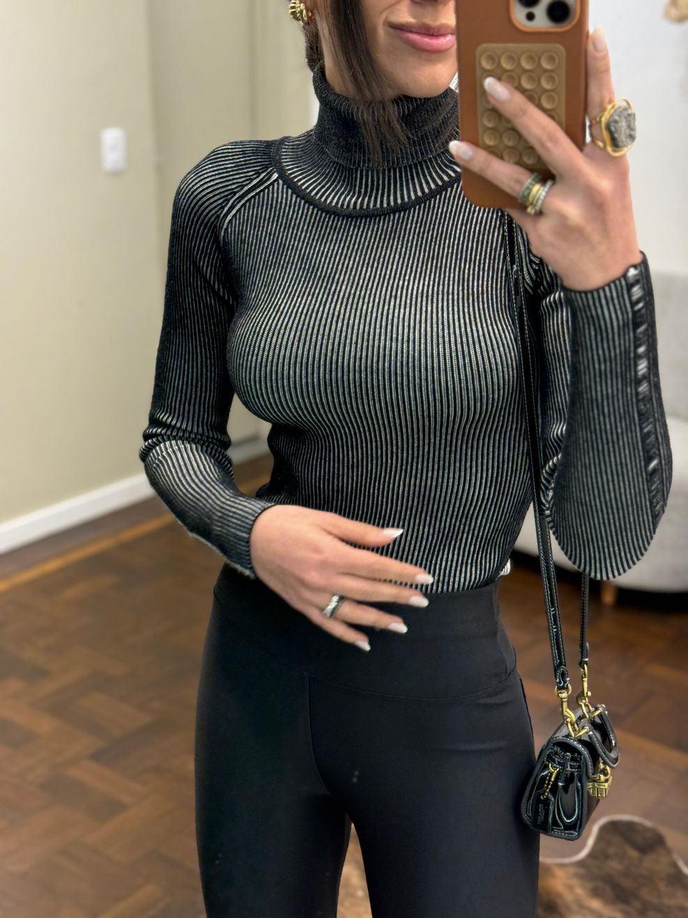 Blusa Tricot Estonada Gola Alta - Preta