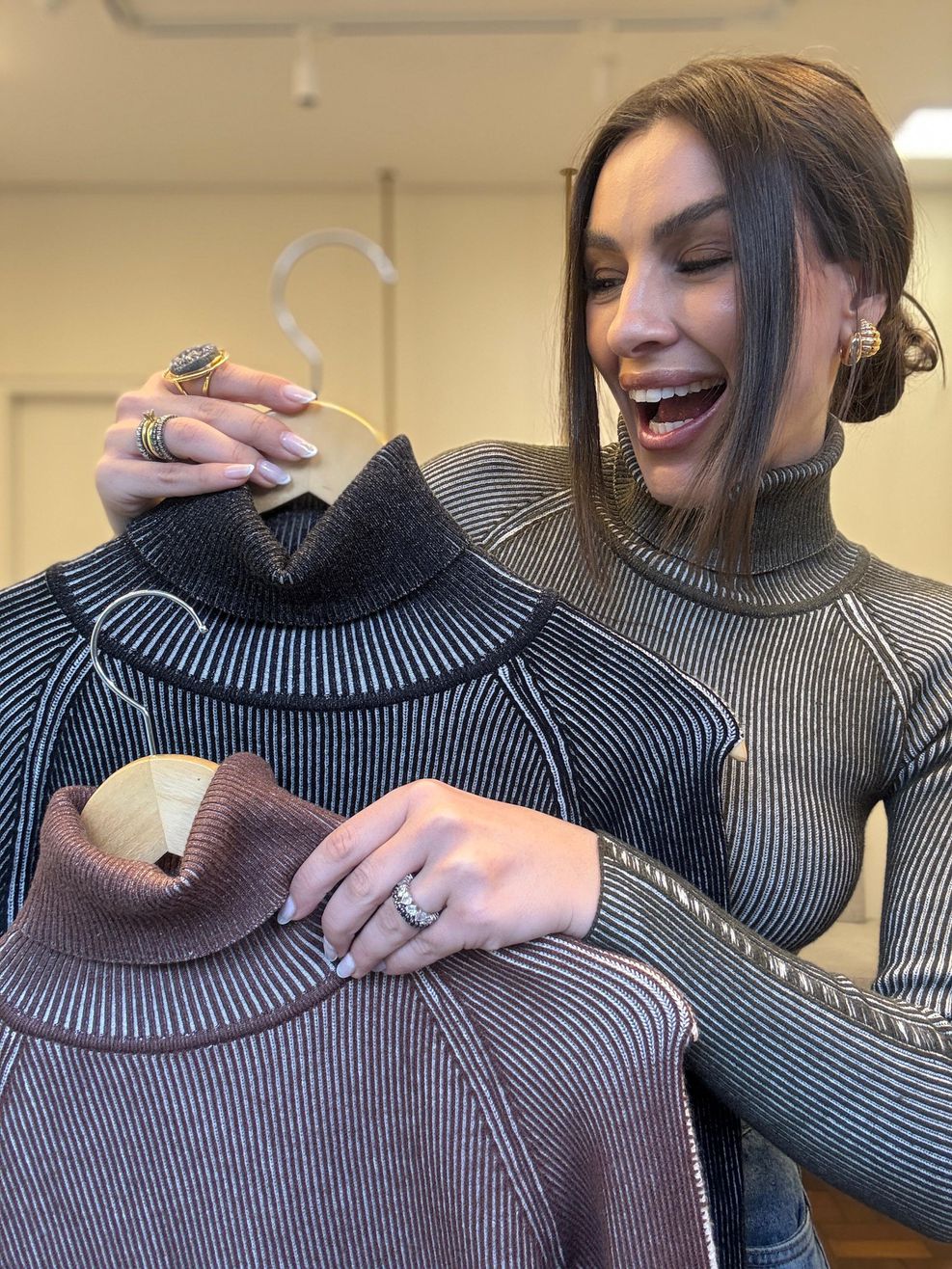 Blusa Tricot Estonada Gola Alta - Preta