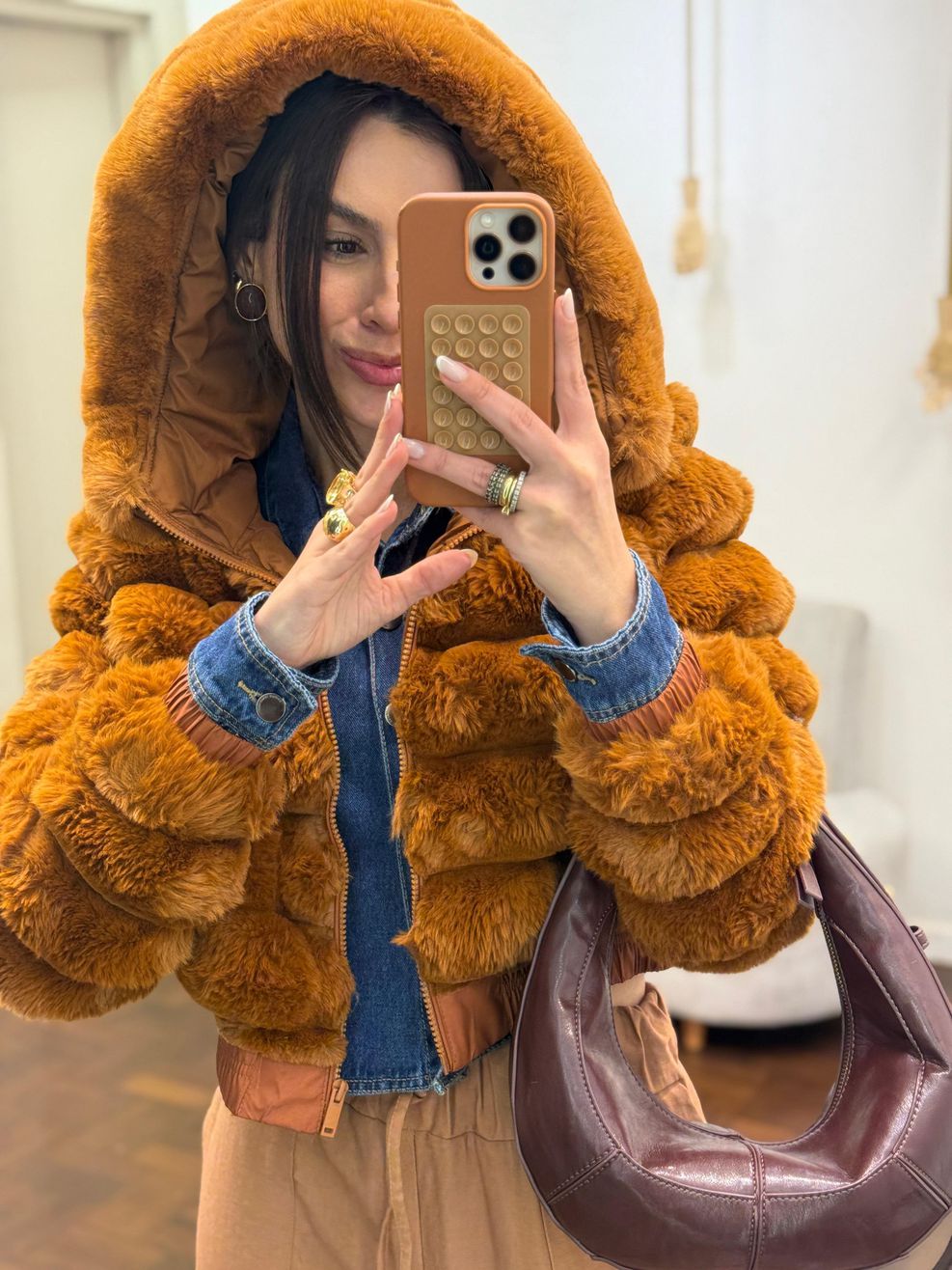 Jaqueta Faux Fur Gomos - Com Capuz e Ribana - Caramelo 