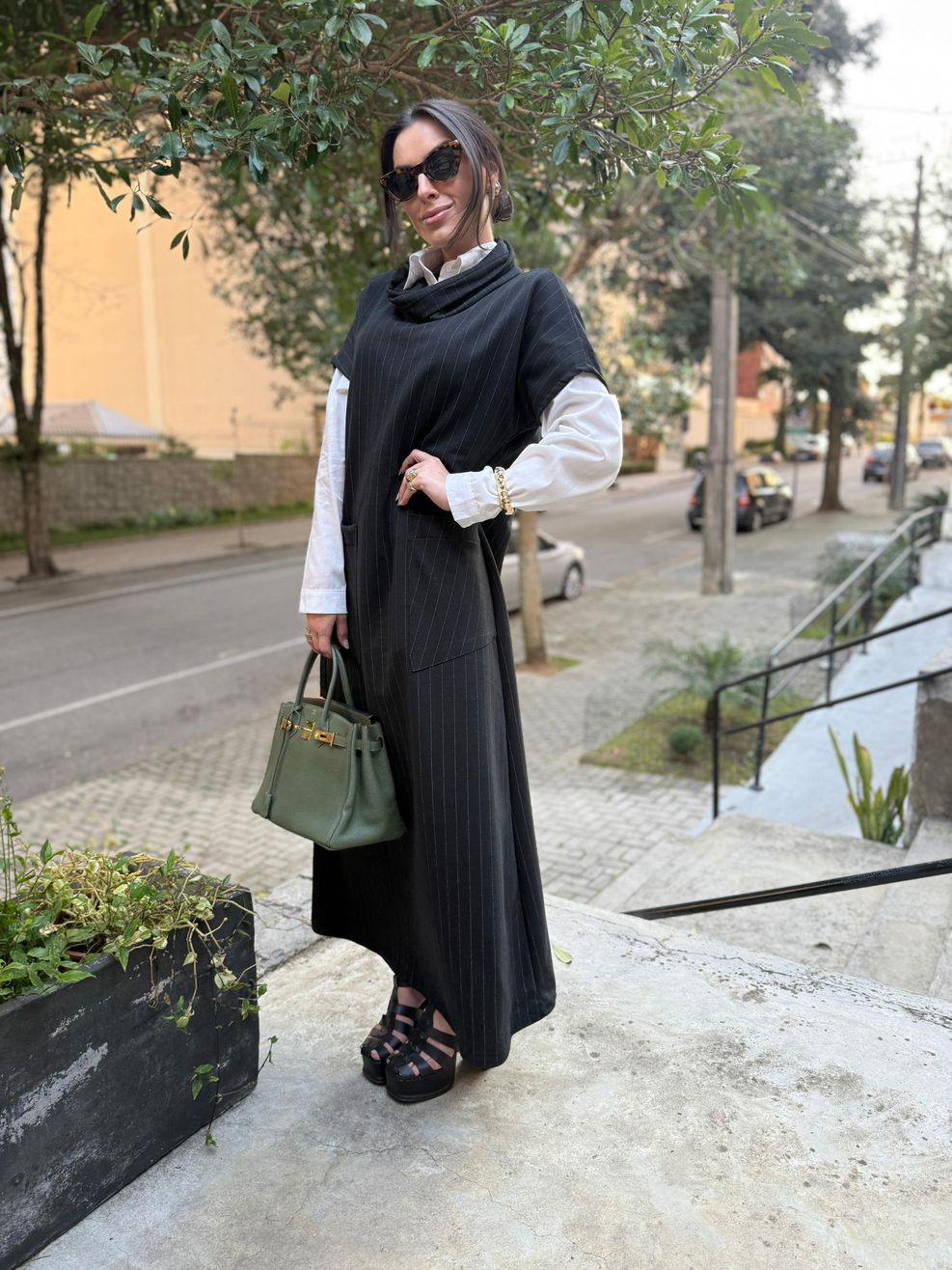 Vestido Moletom Risca de Giz - Gola Boba - Preto