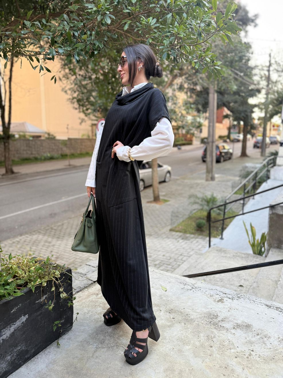 Vestido Moletom Risca de Giz - Gola Boba - Preto