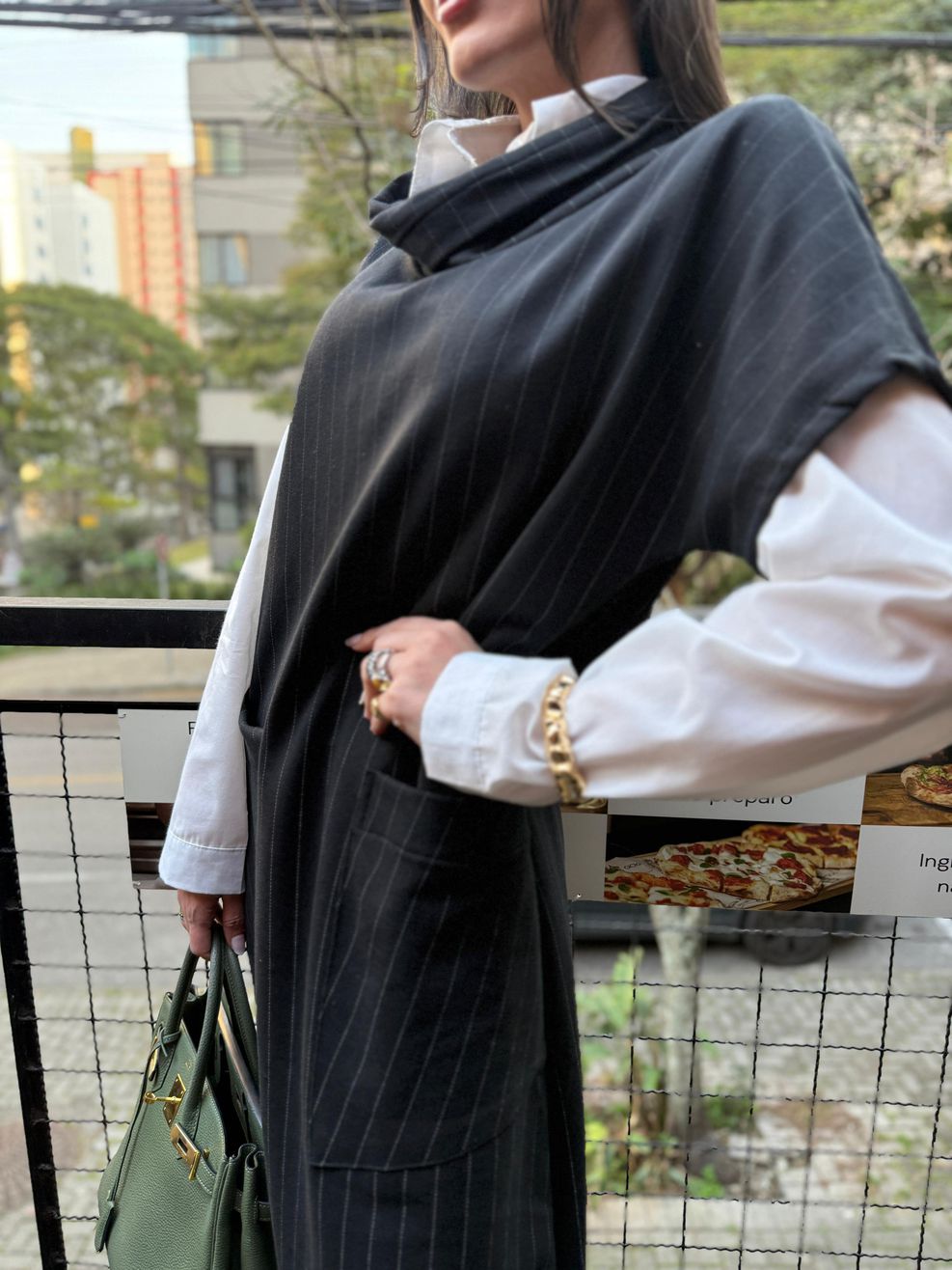 Vestido Moletom Risca de Giz - Gola Boba - Preto