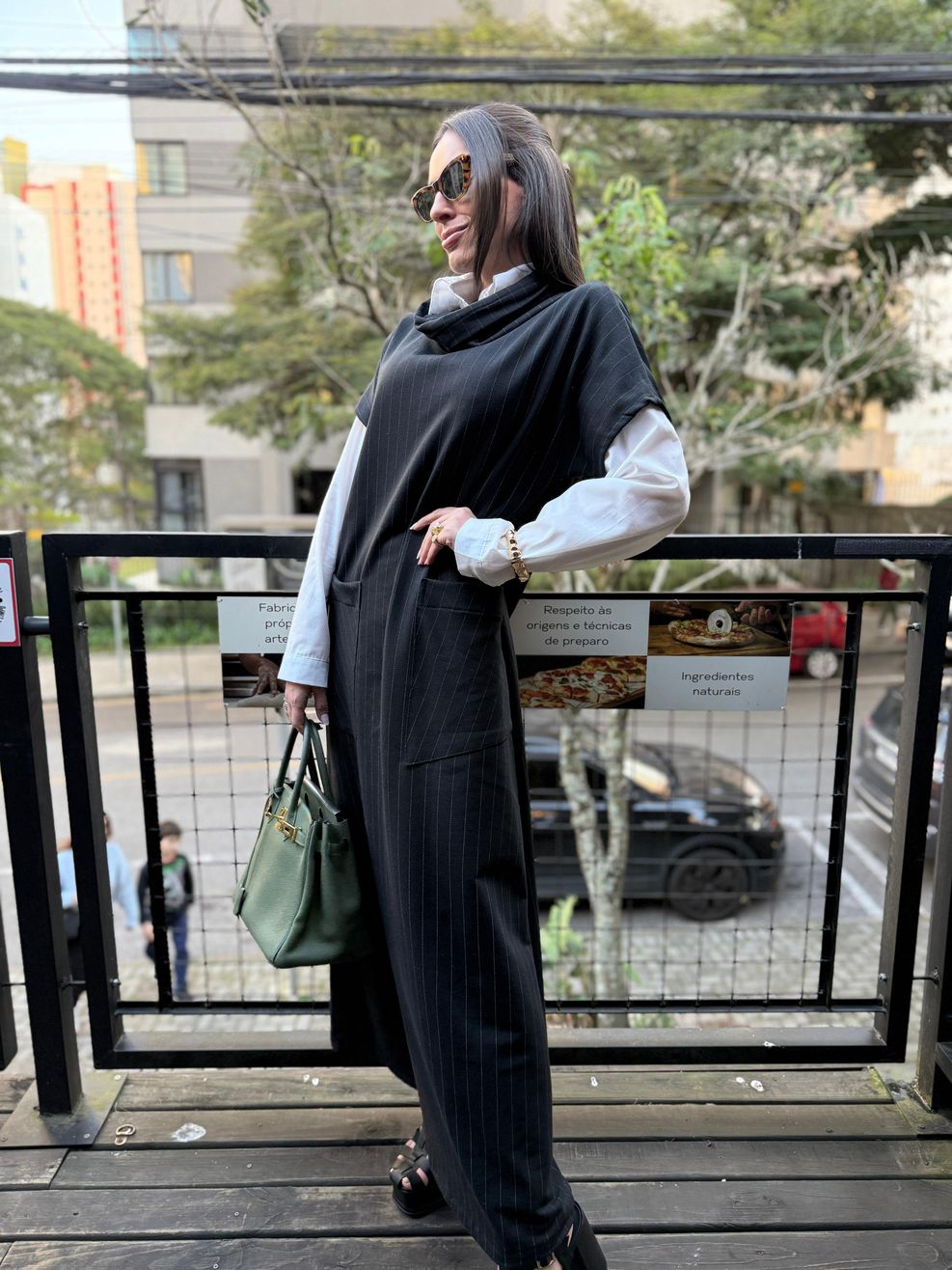 Vestido Moletom Risca de Giz - Gola Boba - Preto