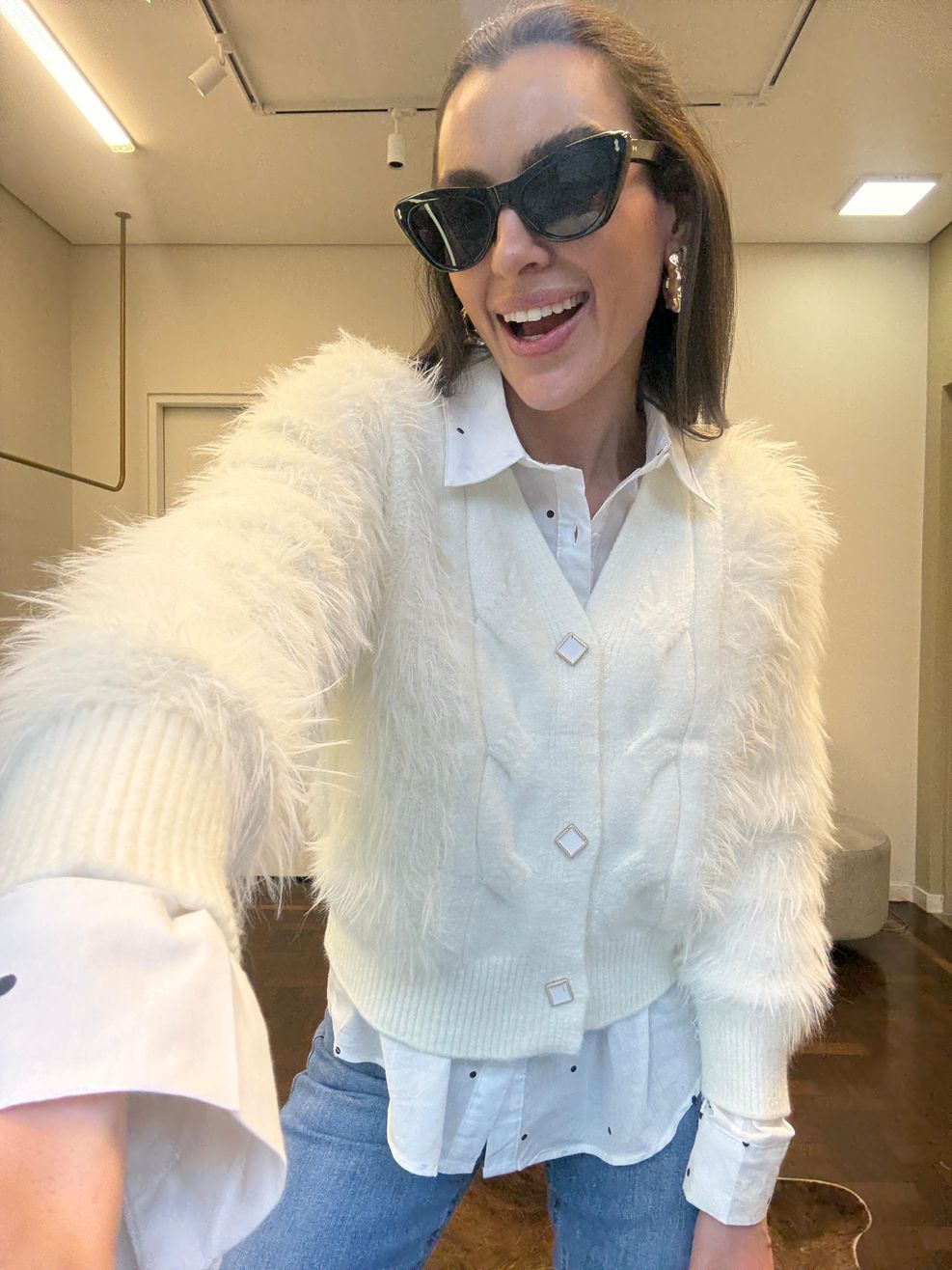 Cardigã Tranças Fio Angorá - Decote V - Off White 
