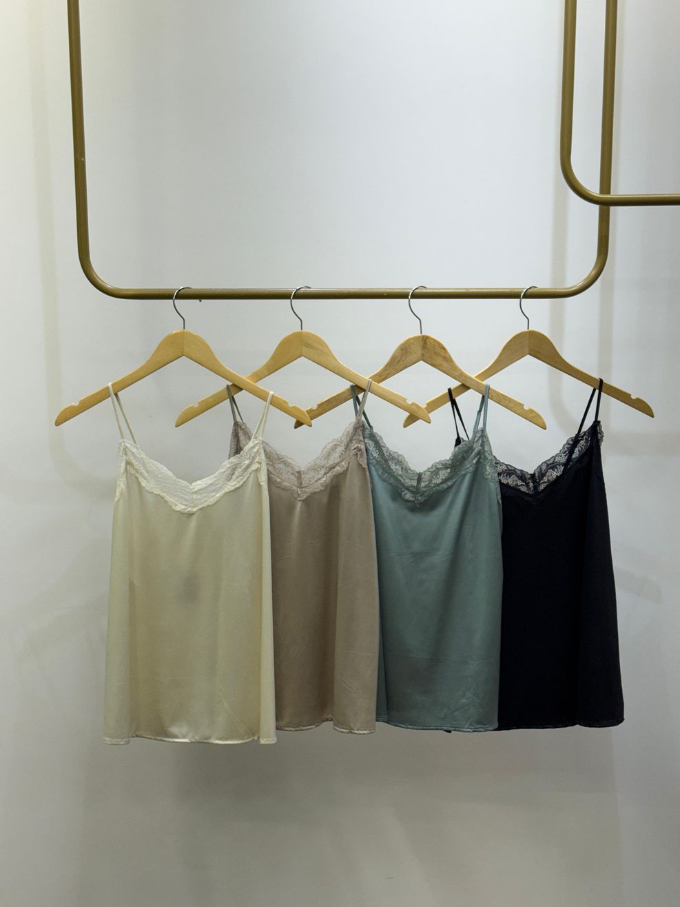Regata Acetinada Elastano com Renda - Verde